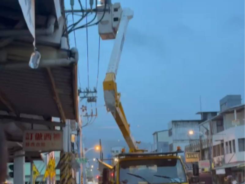 花蓮吉安慶豐驚傳電桿冒火光　疑鳥類引發線路故障　台電搶修39分鐘復電